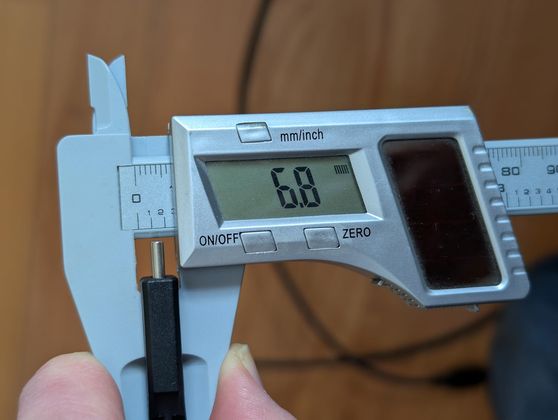 DP connector width